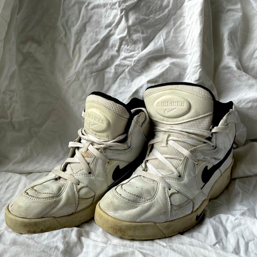 Vintage 1990 Nike Airliner